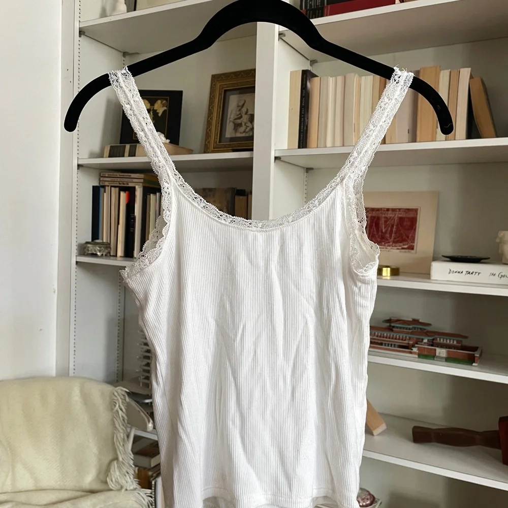 SKIMS Soft Lounge Lace Trim Cami Tank Top - Picture 5 of 10